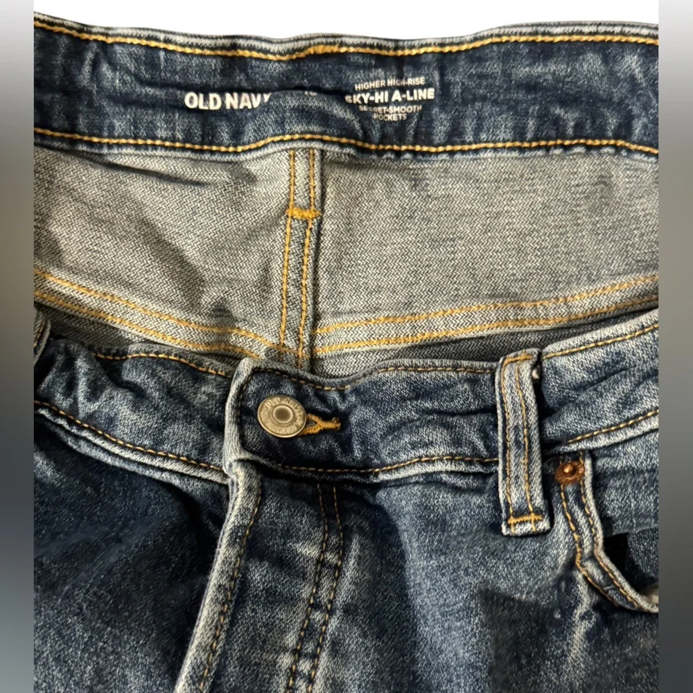 Old Navy Women's Dark Blue Rolled-Hem Denim Shorts - Picture 2 of 5